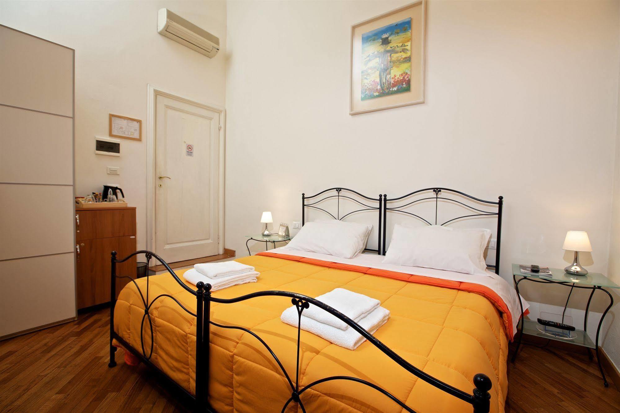 La Locandiera B&B Firenze Bagian luar foto