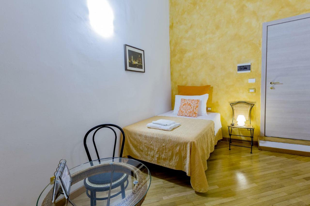 La Locandiera B&B Firenze Bagian luar foto